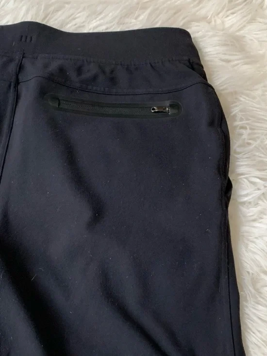Lululemon Athletic Shorts Black Size Large - Picture 3 of 7